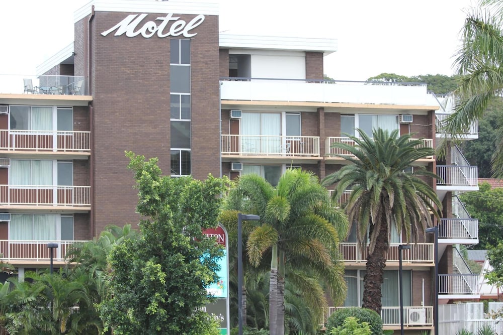 HAMILTON MOTOR INN 6/50