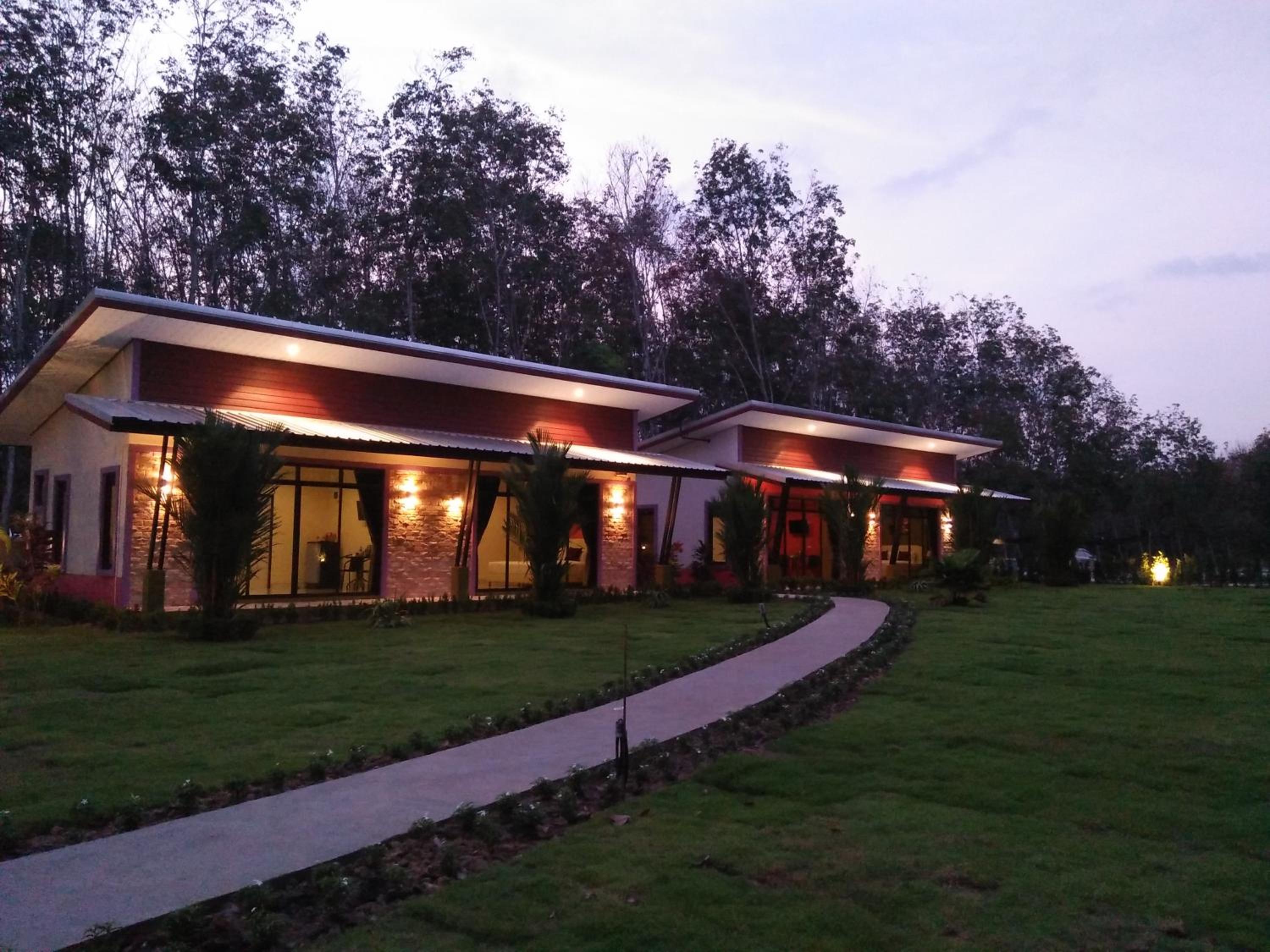 Phuket Sirinapha Resort 2/50