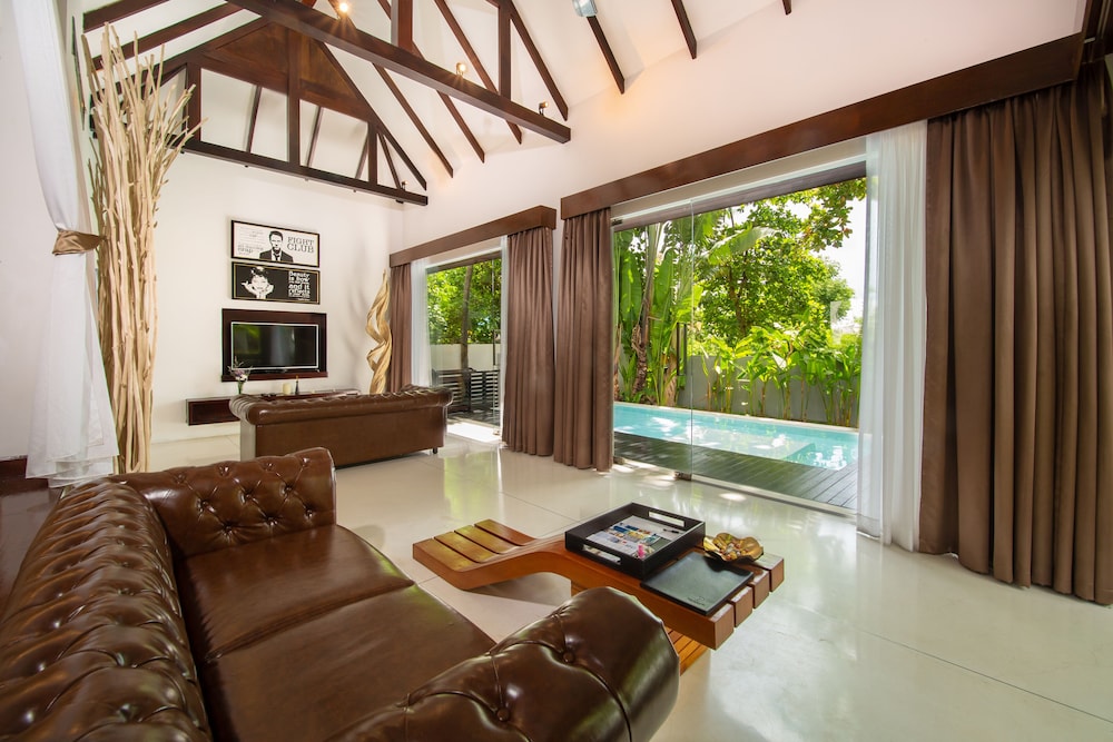 Zara Resort (ex The Privilege Hotel Ezra Royal Beach) 61/80