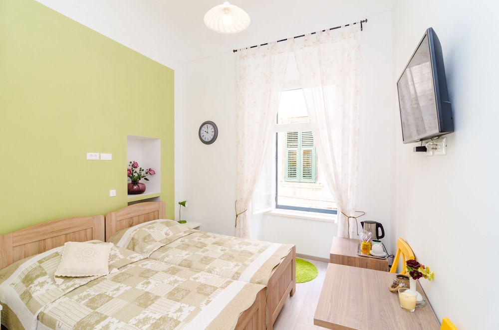 ROOMS TEZORO 8/49