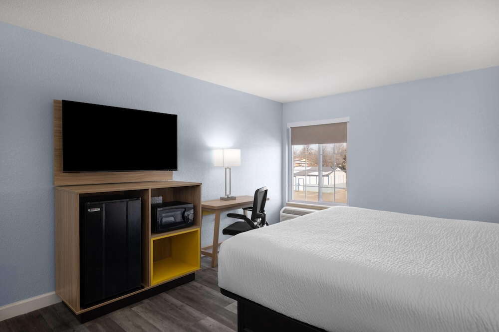 Days Inn by Wyndham Dodge City 19/56