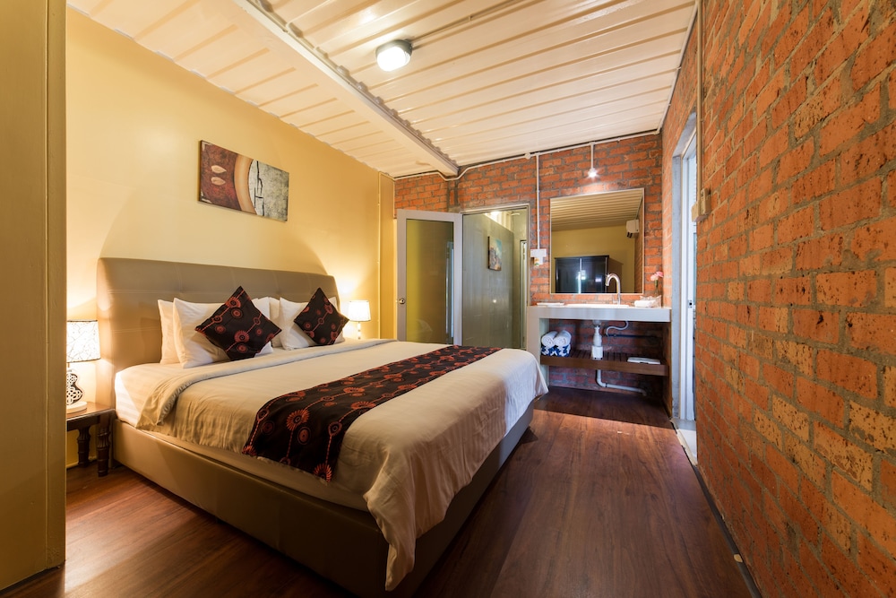 Plus, Premium, Deluxe, 2 King Beds