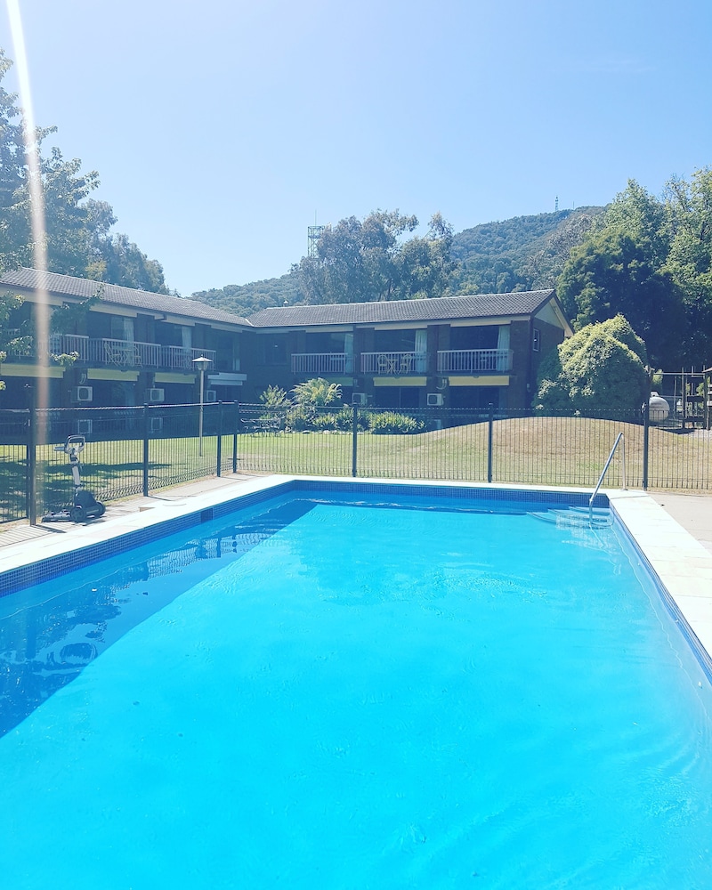 Motel Sierra Bright 18/37