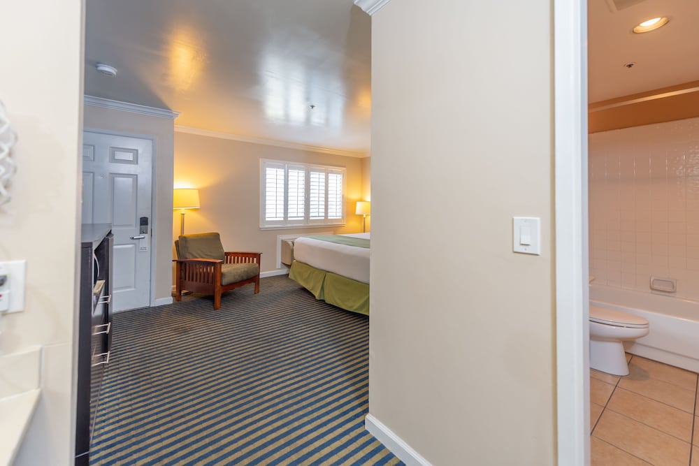 Ocean Pacific Lodge 29/40