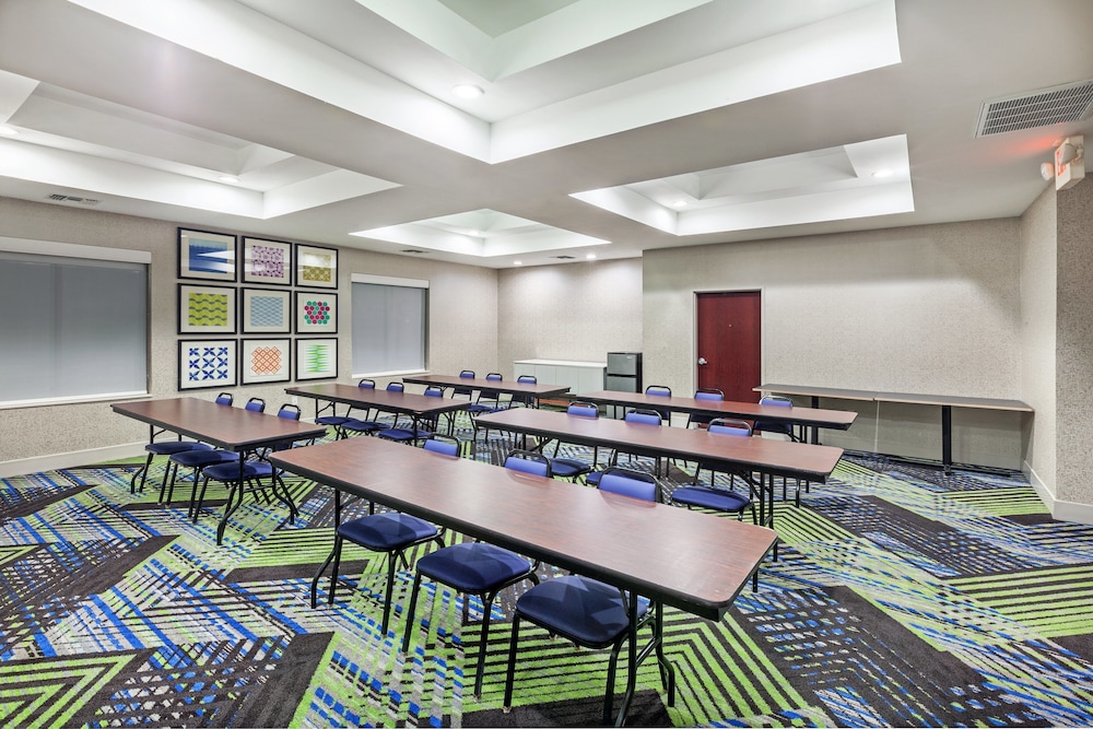Holiday Inn Express Hotel Suites Orange 65/70