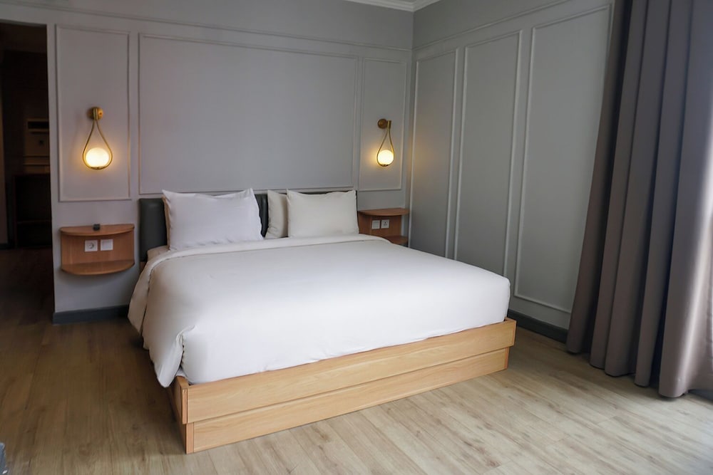 Urban, Executive, Queen Bed