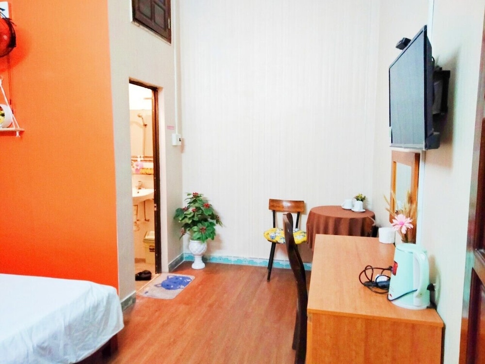 Amy Hostel Hue 43/65