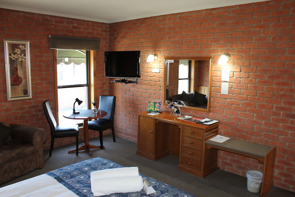 Bakery Hill Motel 33/35