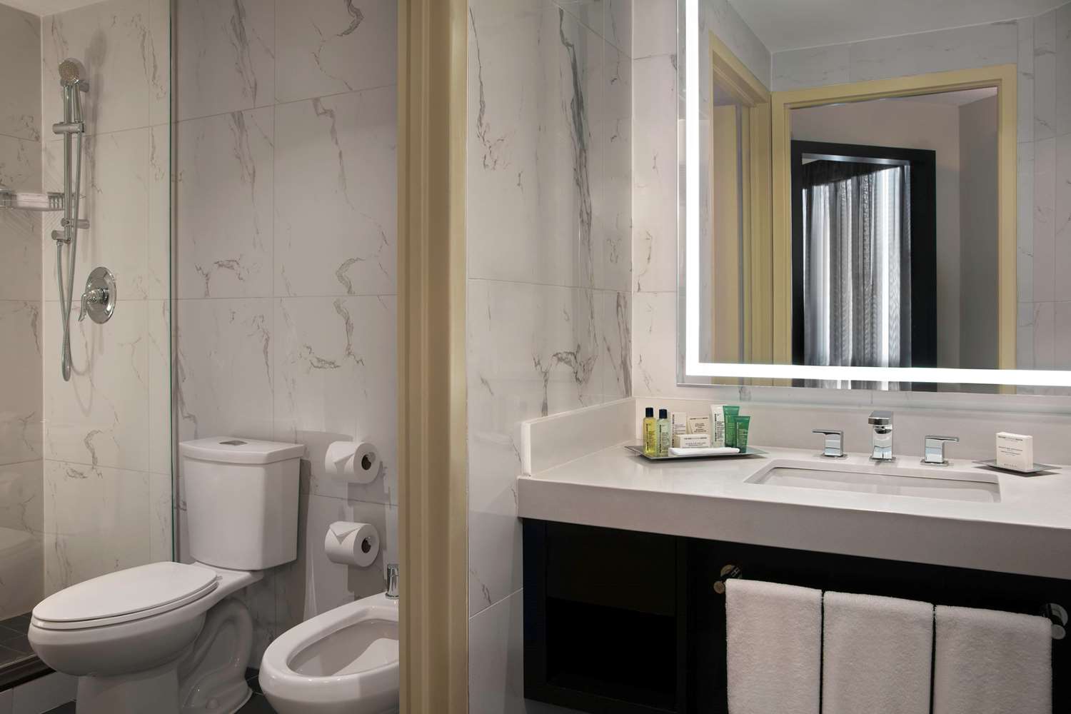 جناح ديلوكس بسرير كينج بغرفة نوم واحدة، Hilton Toronto Markham Suites Conference Centre Spa 3/3