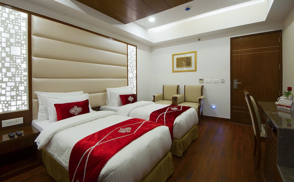 Hotel Swaran Palace 11/26
