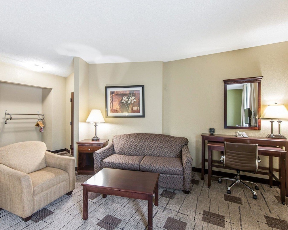 Comfort Suites Kodak Sevierville 25/40