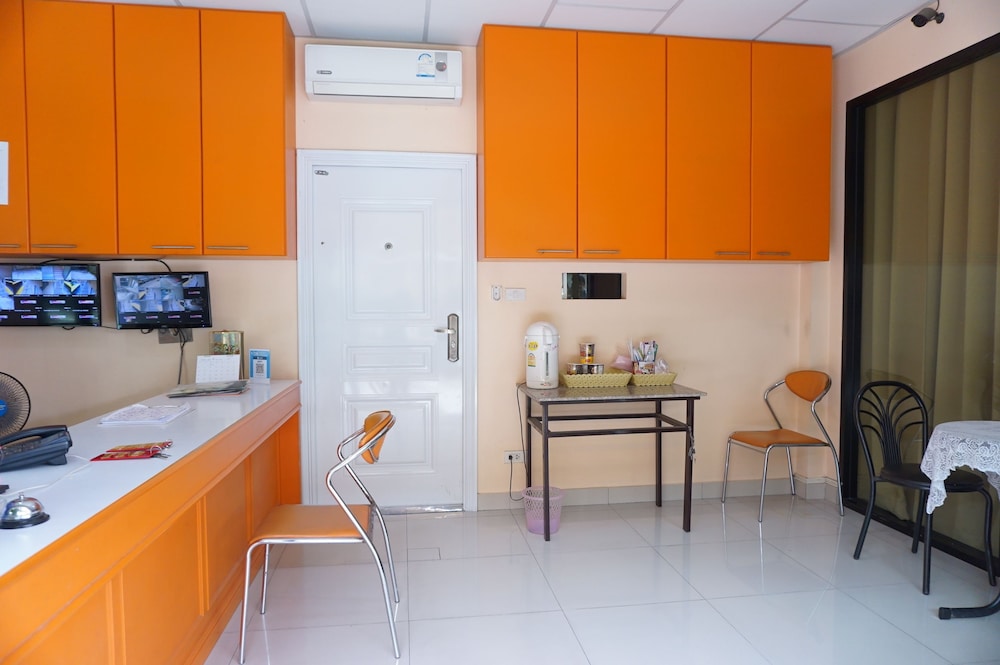 Jirasin Hotel & Apartment 3/24