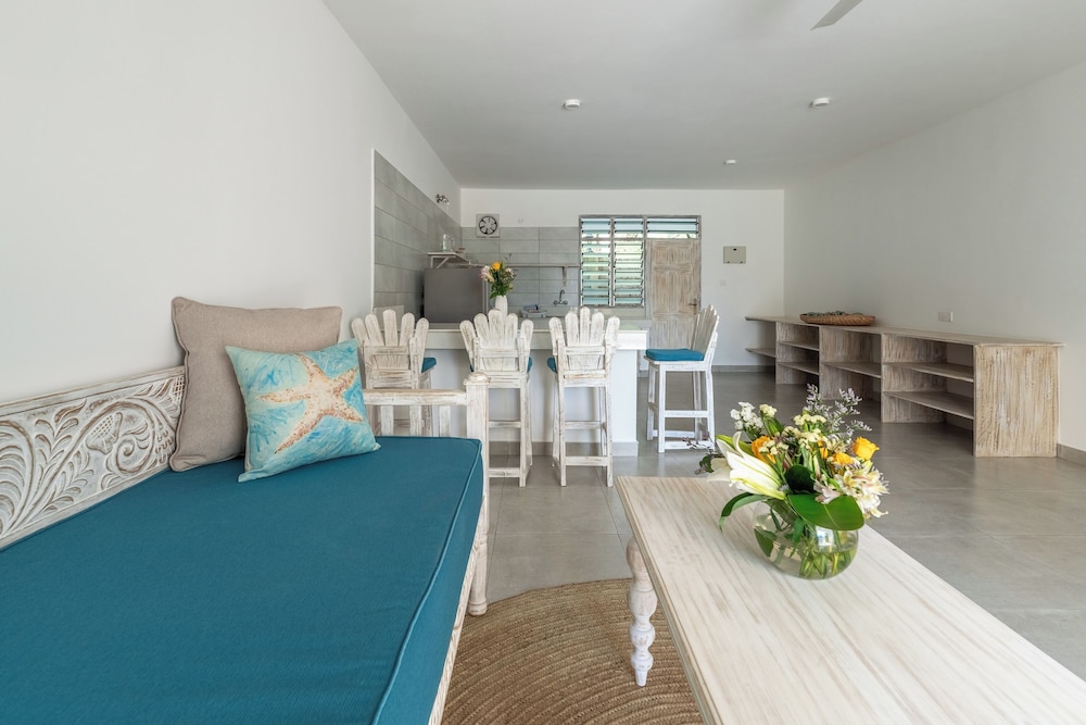 Hibiscus Apartments 56/75