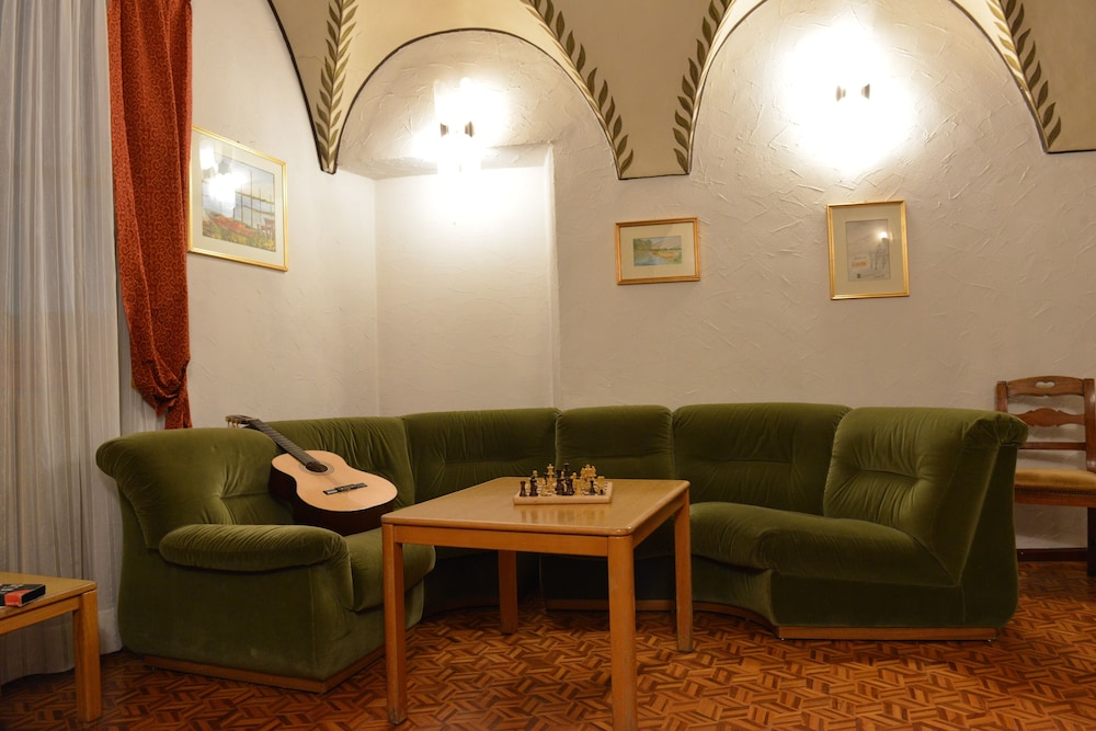 Gufo Hotel Sat Arr Dep Only 28/47