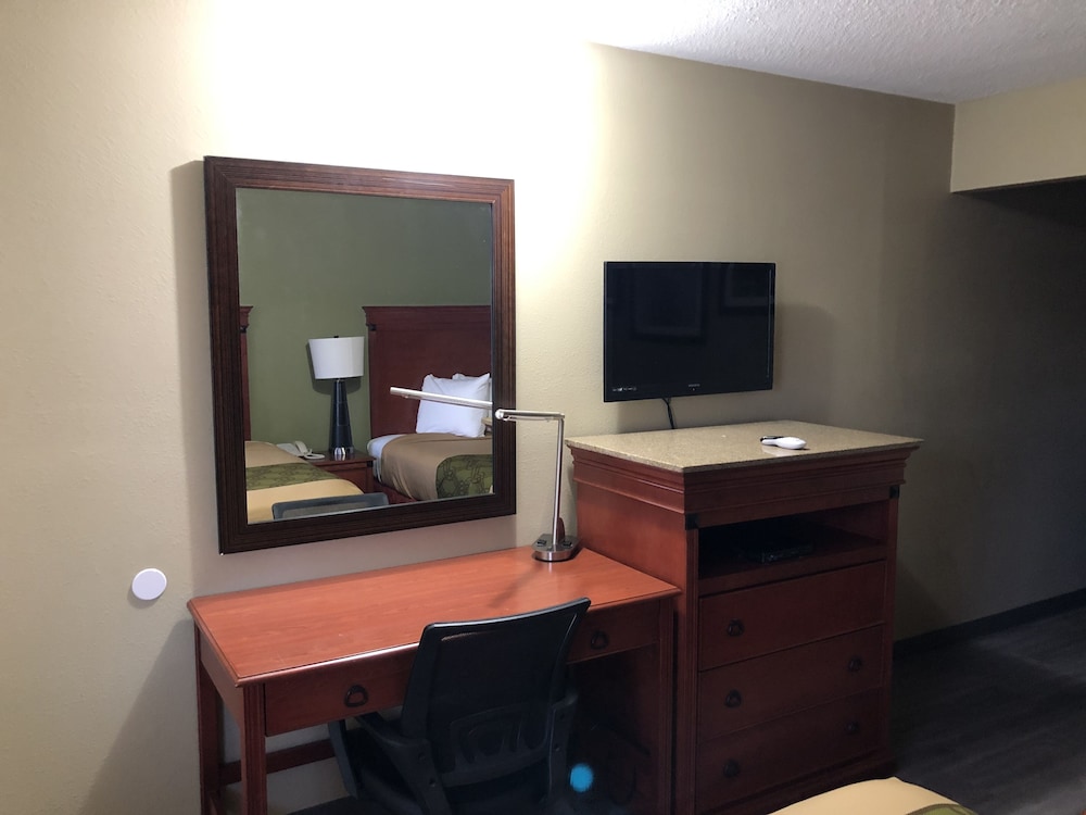 Deluxe Inn & Suites By OYO Miami OK 34/51