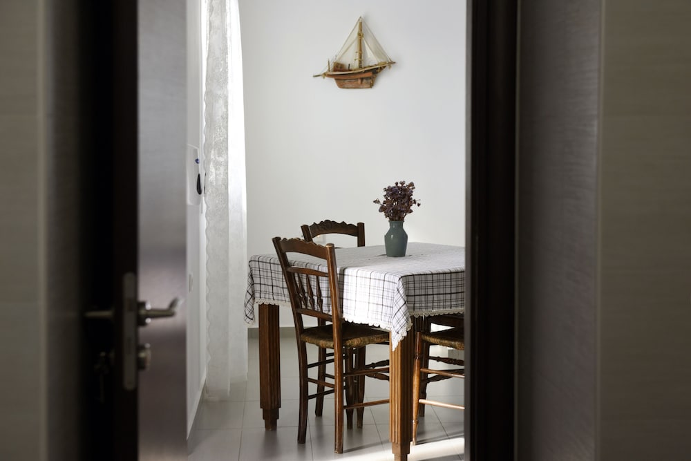 Tsakanos Home 7/50