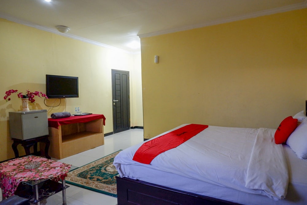 RedDoorz near Citraland Waterpark Kendari 9/29