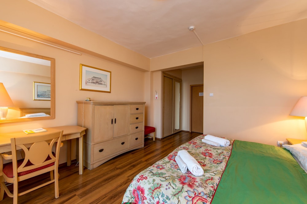 CE Quelle Hotel 13/41