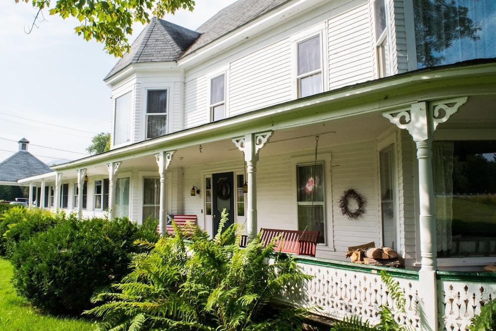 The Wayside Inn Betlehem 1/50