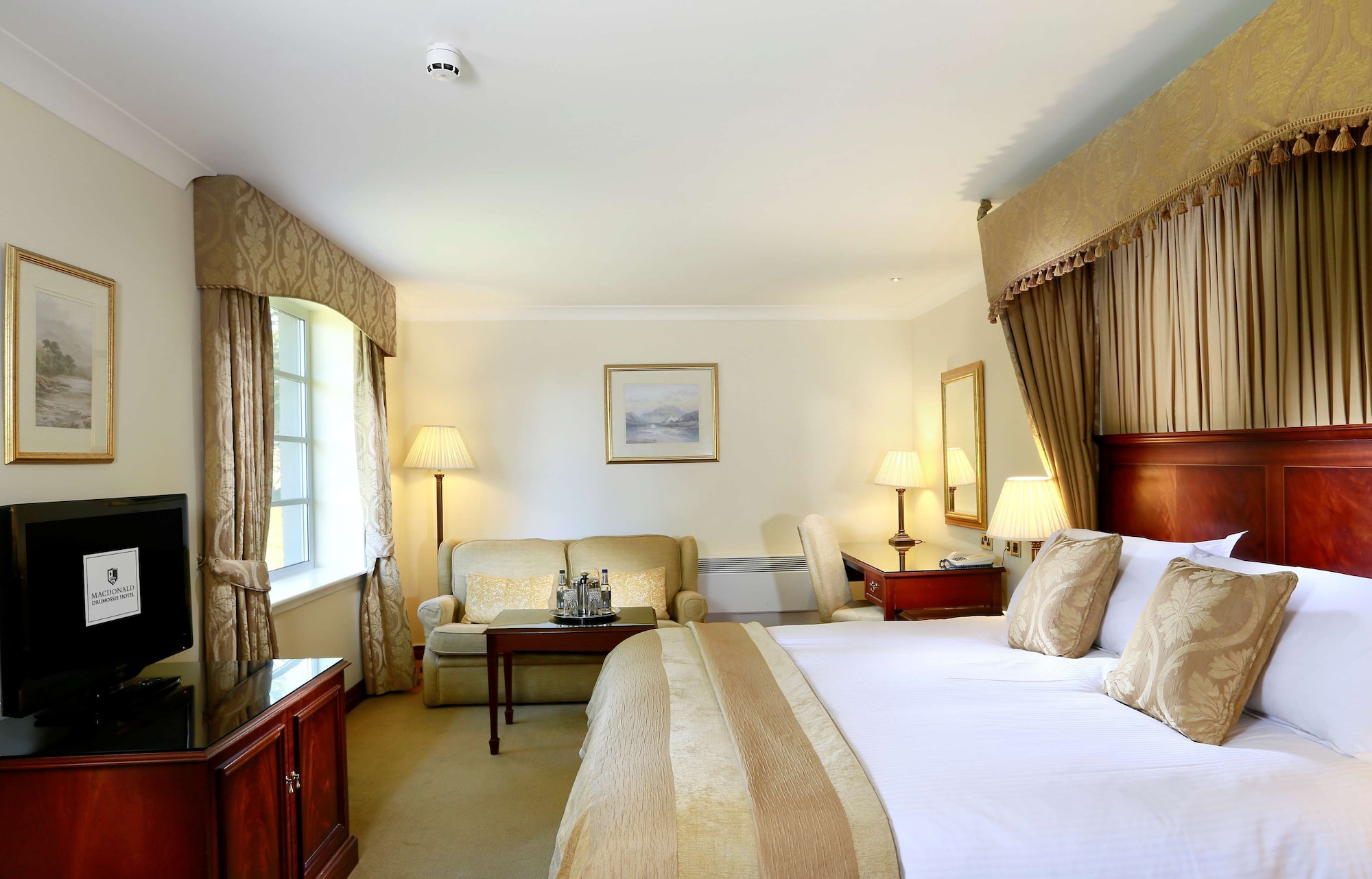 SUPER, JUNIOR SUITE, DELUXE, KING BED