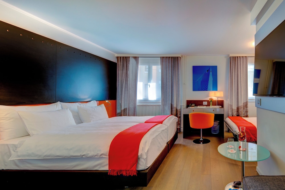 ROOM, TRIPLE, TWIN BEDS, SOFA