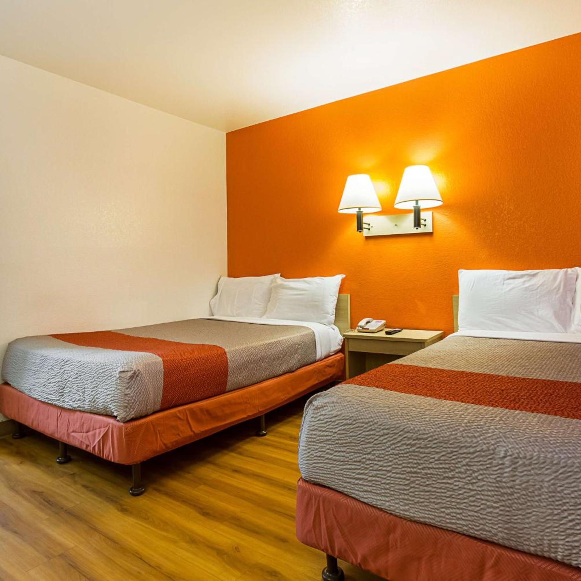 غرفة رباعية بسرير مزدوج، Motel6 Mesa, AZ - North 3/10