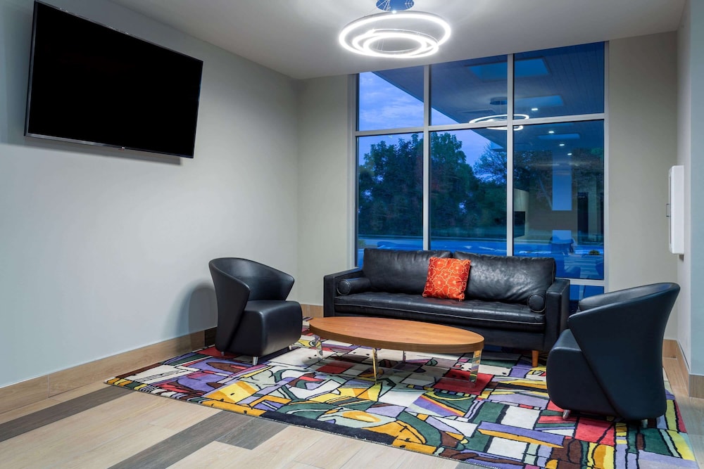 Baymont Inn and Suites by Wyndham Madison 46/64