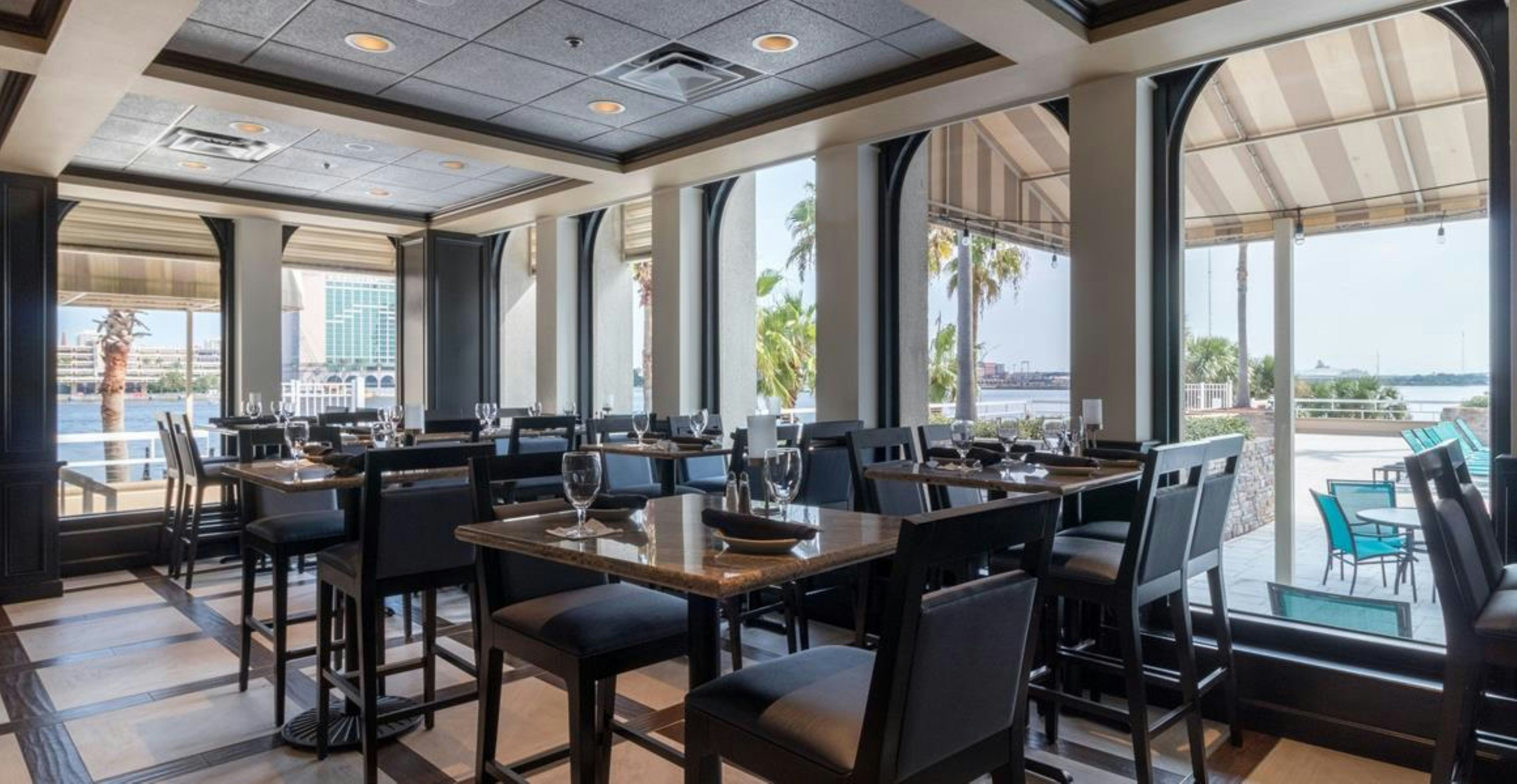 Doubletree By Hilton Hotel Jacksonville Riverfront 13/35