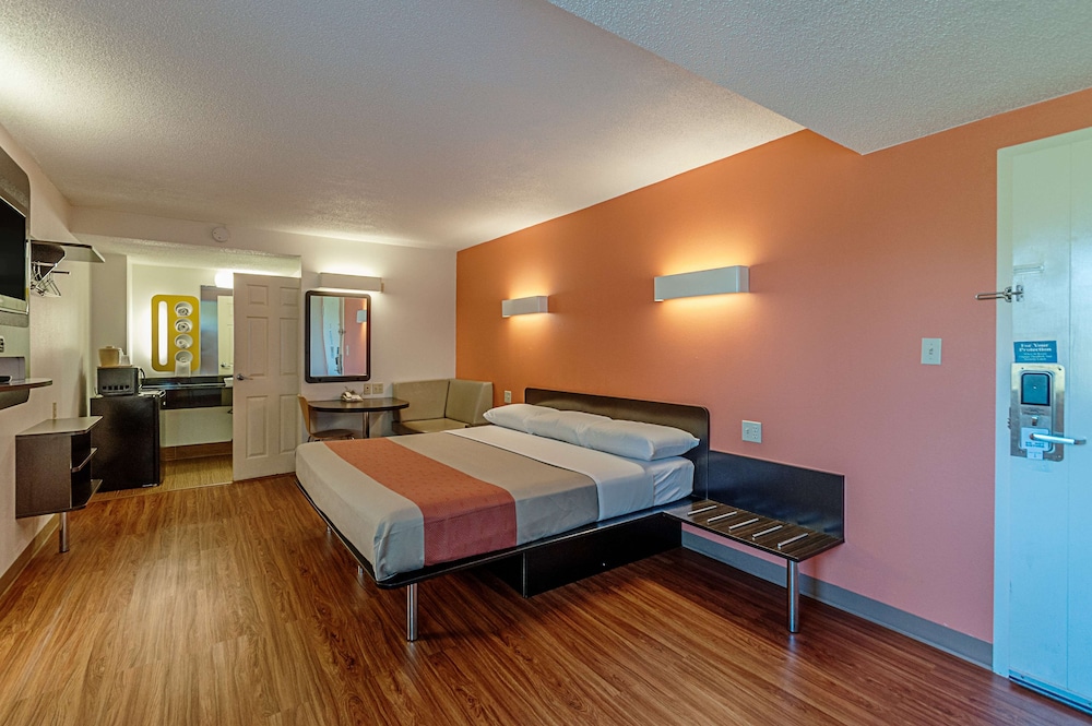 Motel6 Martinsburg, WV 21/42