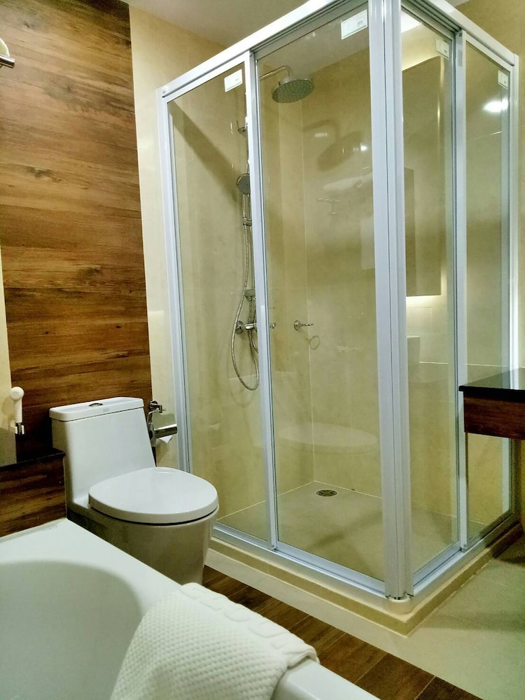 MAYFLOWER GRANDE HOTEL HAT YAI 35/37