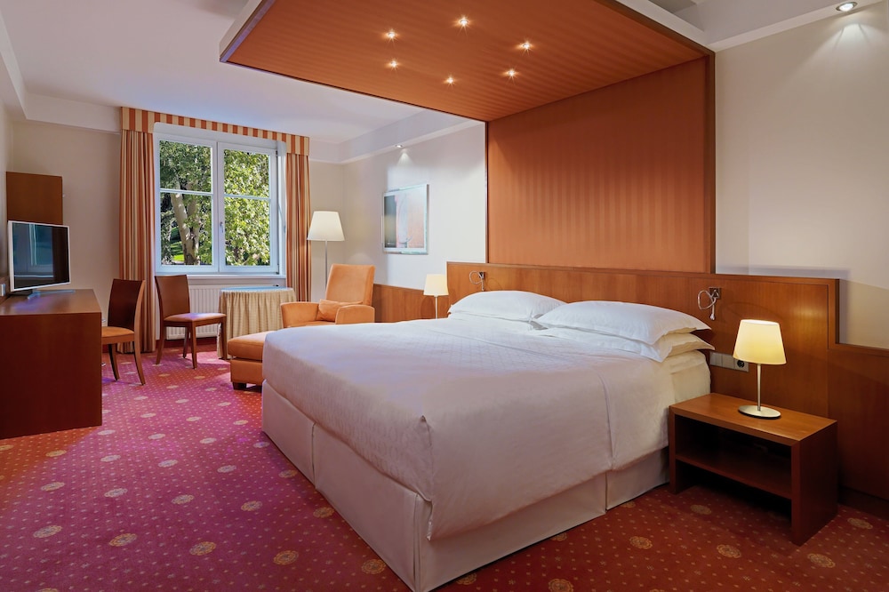 Sheraton Grand Salzburg Formerly Sheraton Salzburg Hotel 11/70