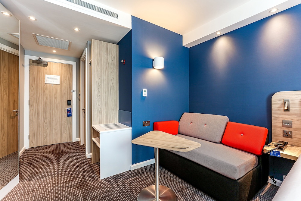 Holiday Inn Express Bicester 19/49