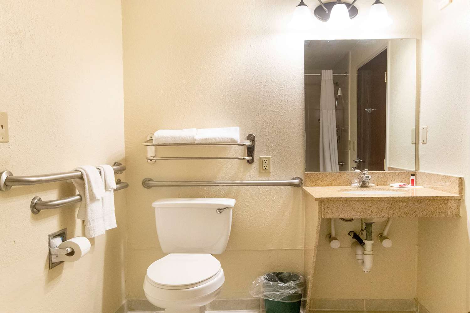 Days Inn & Suites By Wyndham Houston North/Aldine 63/68