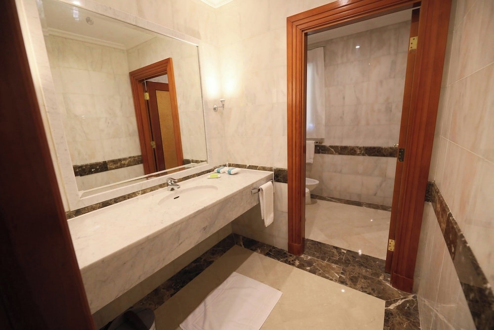 فندق المدينة مريديان(Le Meridien Medina) 32/60