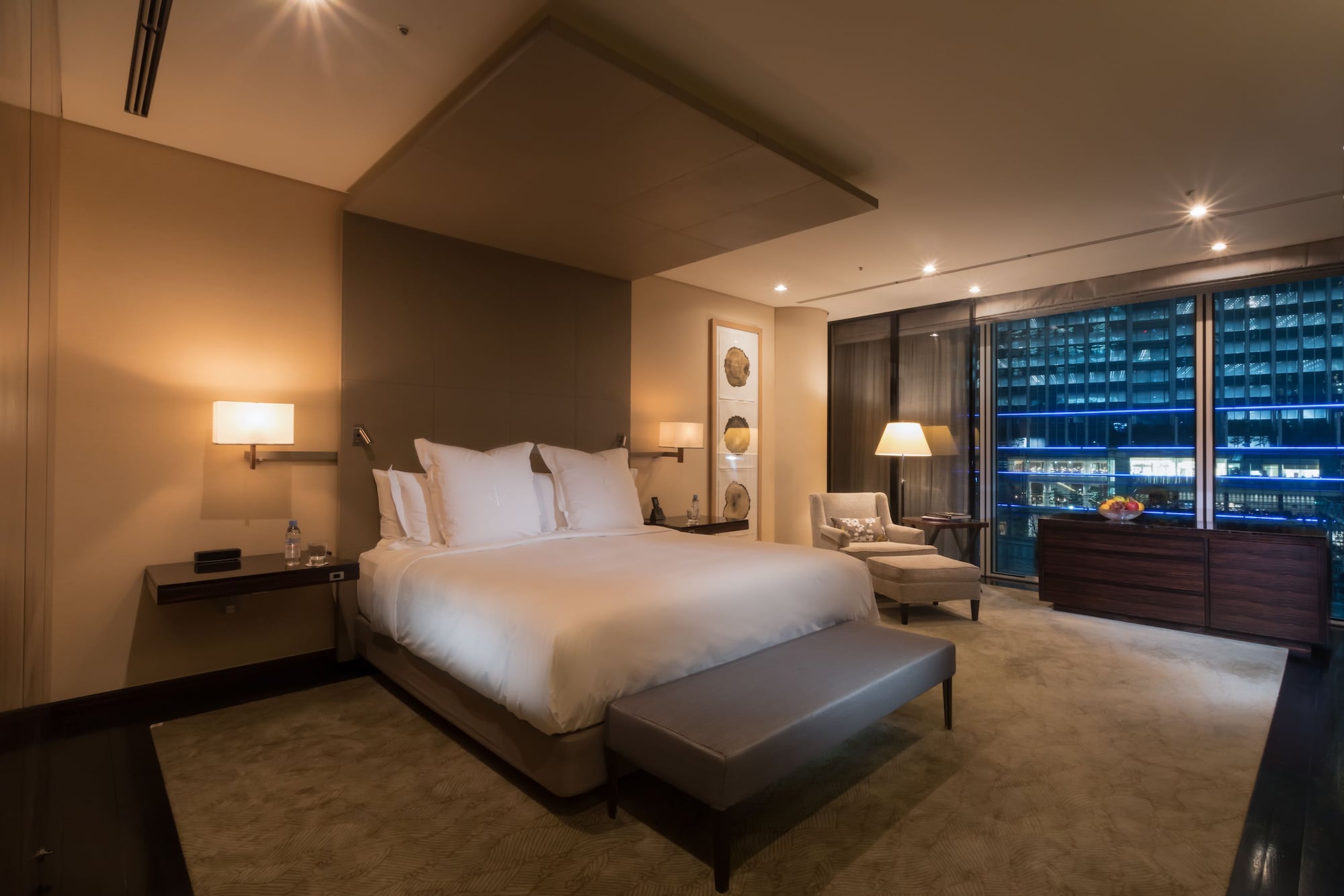 1 BEDROOM, SUITE