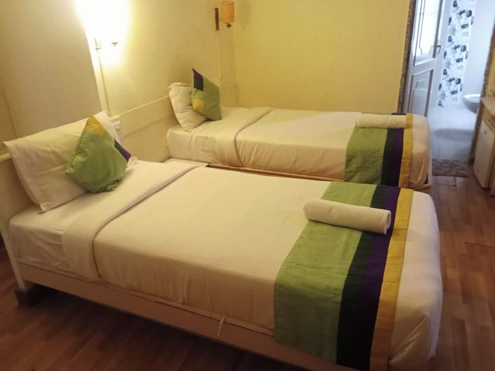 Hotel Crown Ahmedabad 23/43