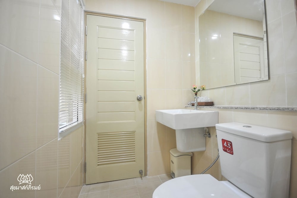Sukkhamas Pirom Hotel 11/40