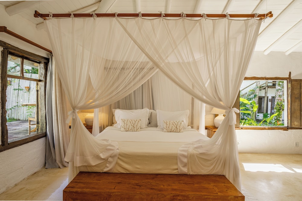 DELUXE, SUITE, POOL SIDE, BATHTUB