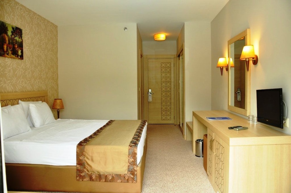 Eldar Resort Hotel 30/77