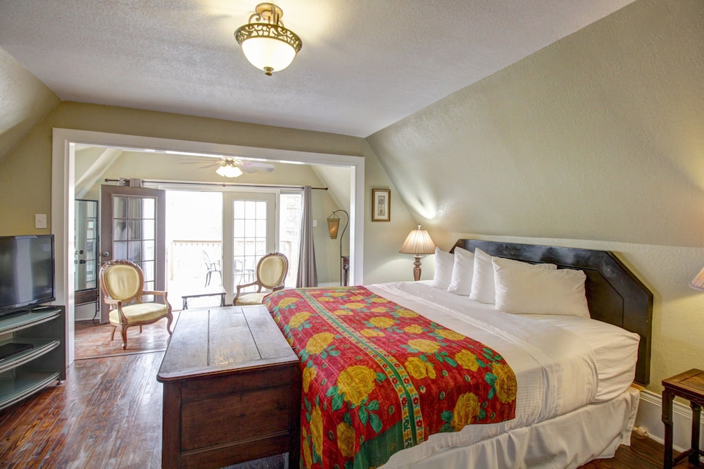 Inn on the Riverwalk 6/50