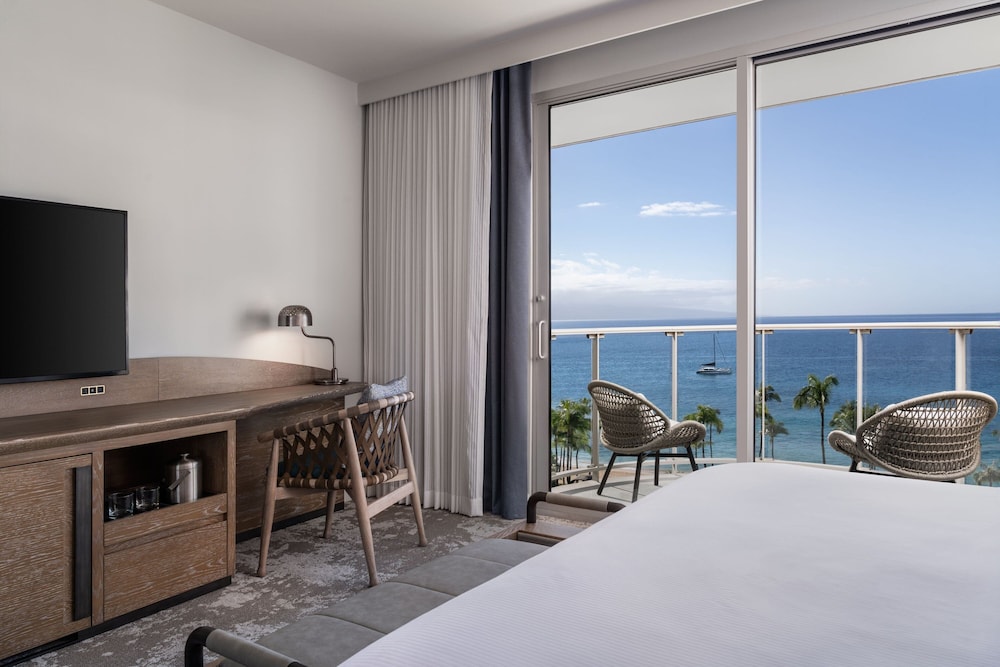 Kukahi, Suite, King Bed, Sofa 6/10