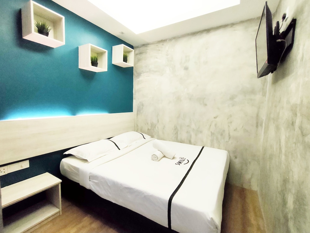 ROOM, DOUBLE BED