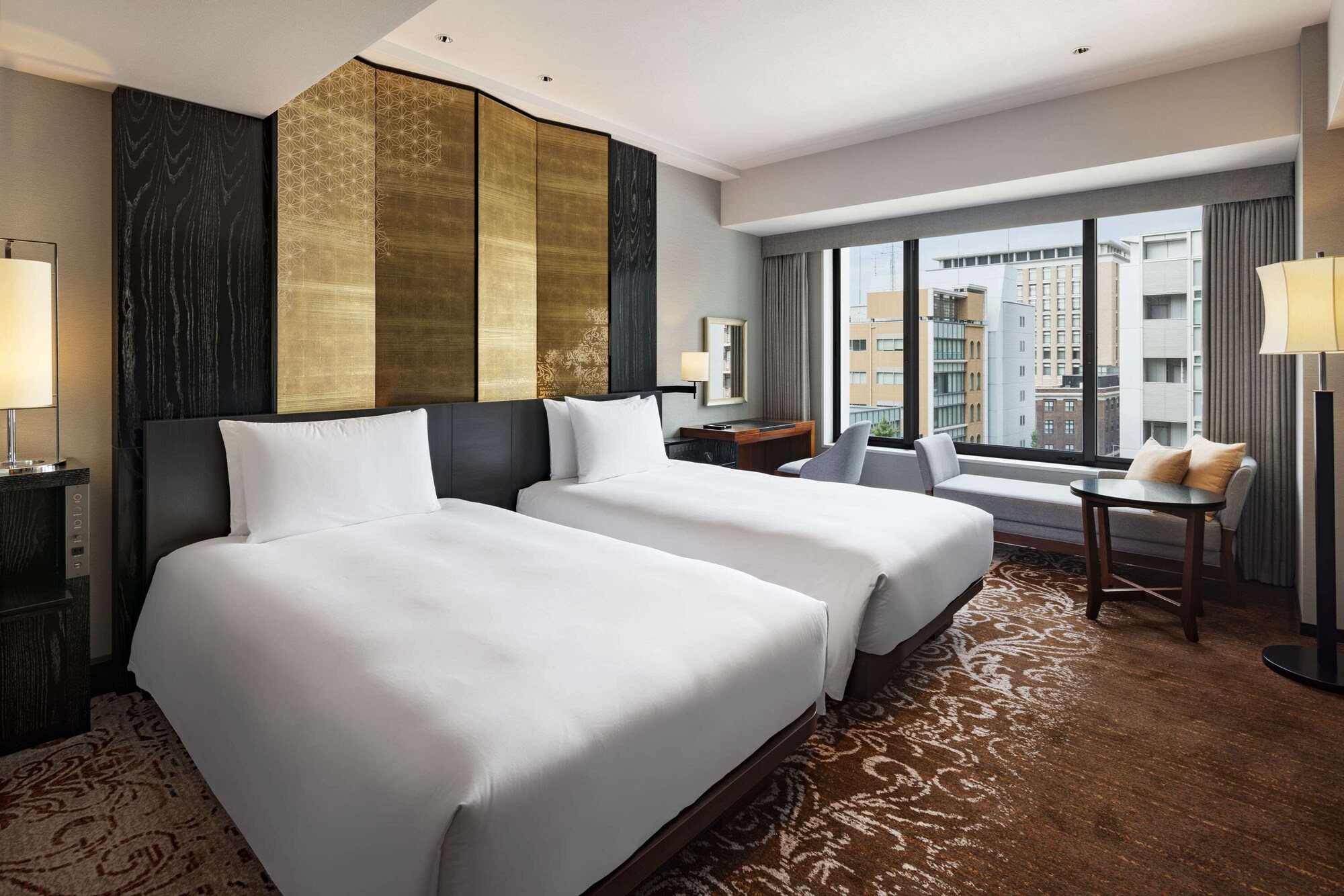 DELUXE, TWIN BEDS