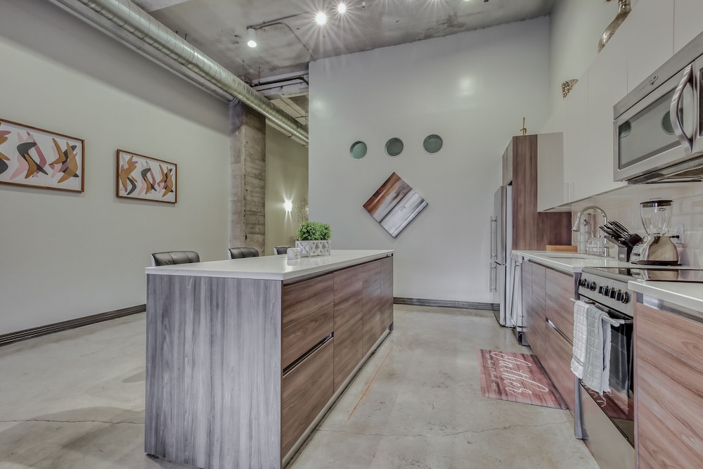Luxury Downtown Dallas Stay by Amyfinehouse 4/50