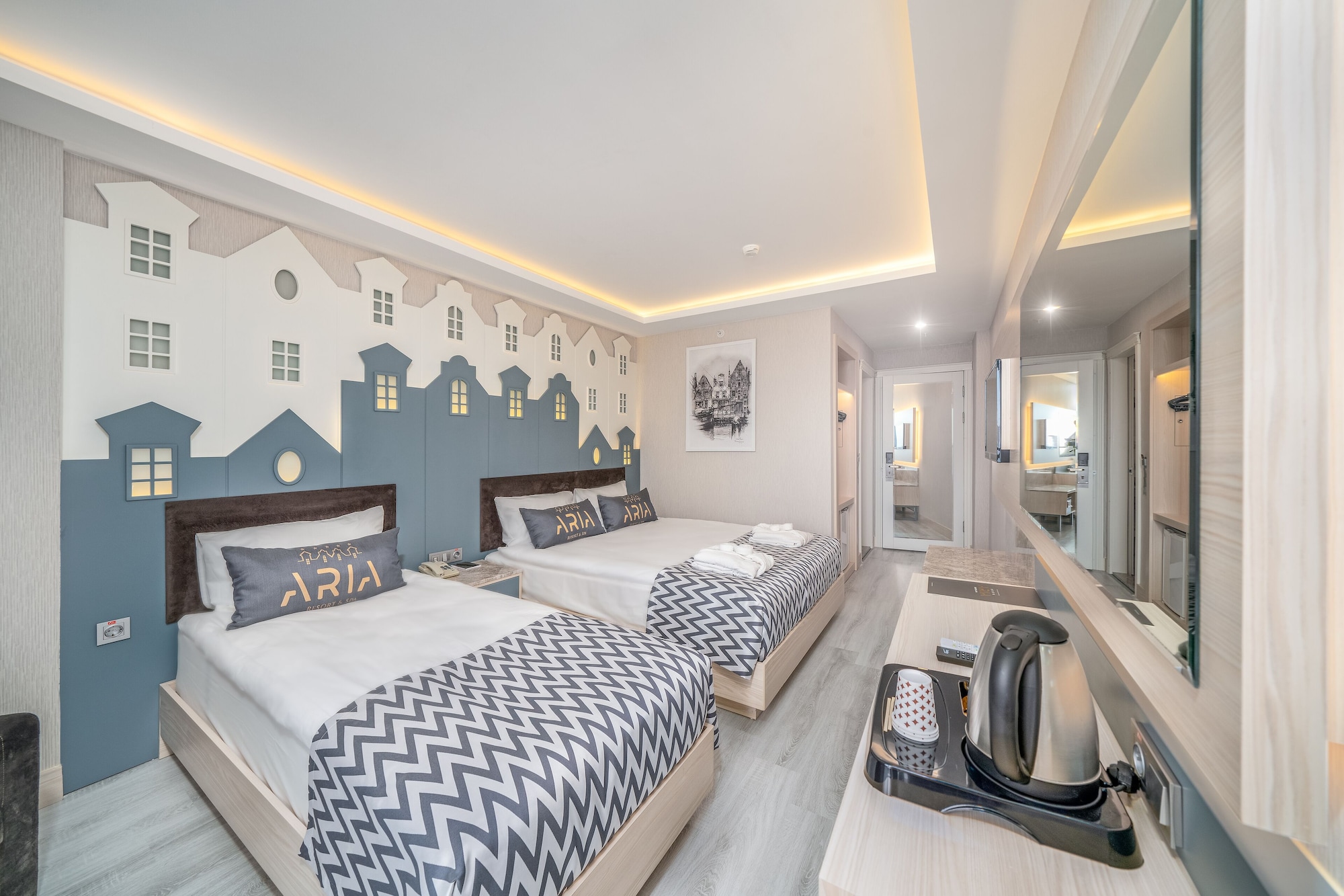 STANDARD, DOUBLE OR TWIN BED, MOUNTAIN VIEW