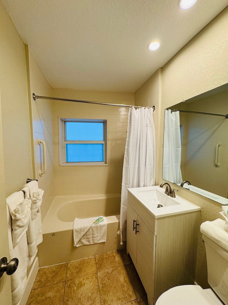 Silver Seas Beach Resort 64/67