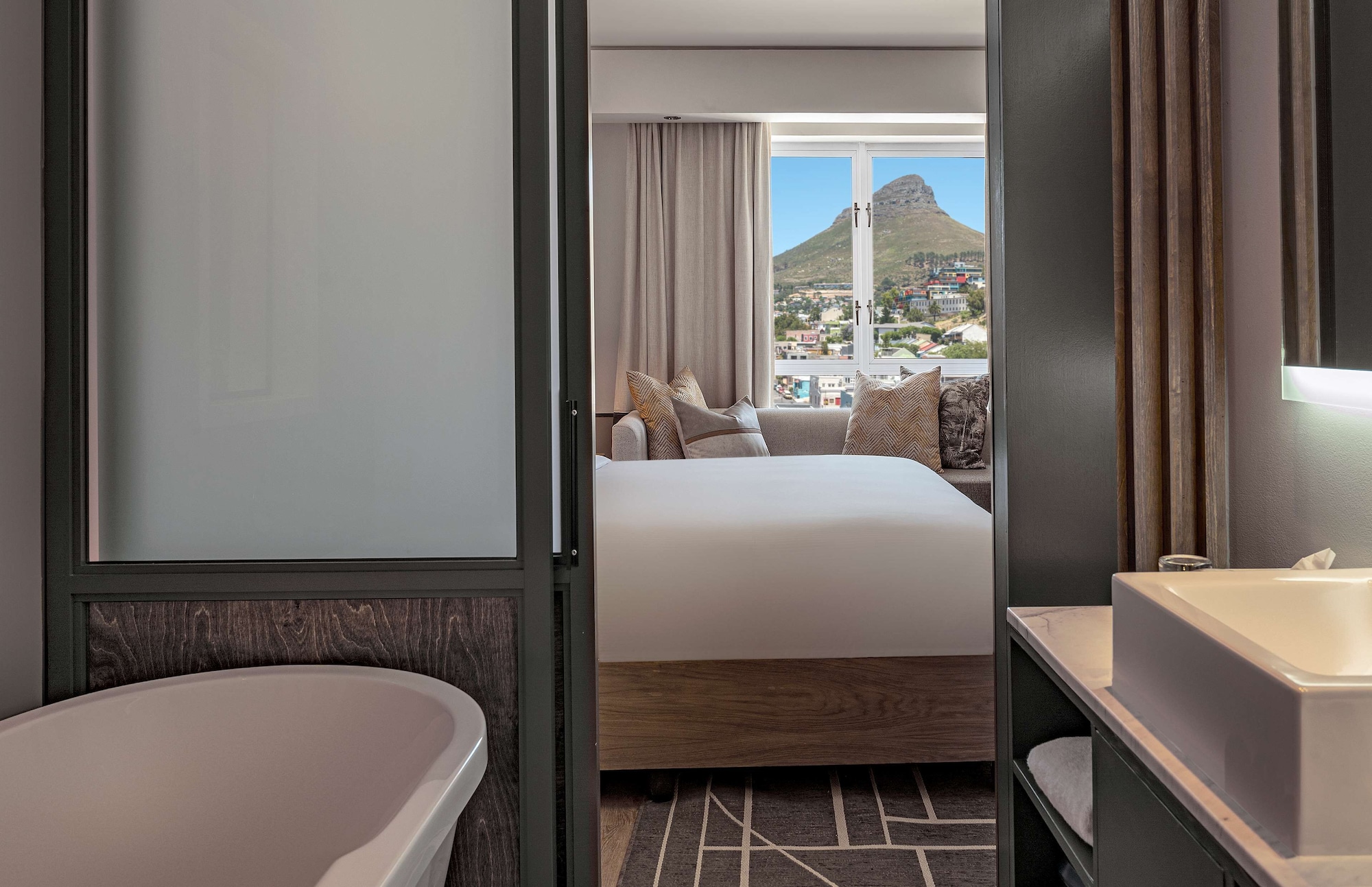 غرفة بسرير كينج بإطلالة على الجبل، Hyatt Regency Cape Town 3/4