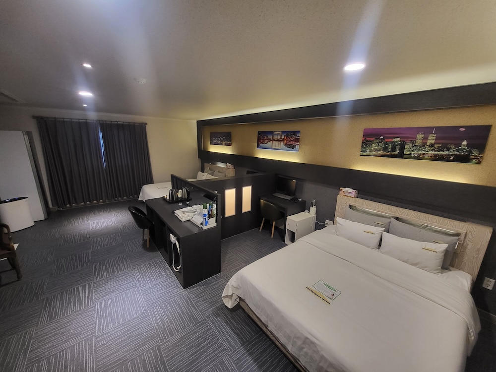 Goldenroot Hotel In Gimhae 11/35