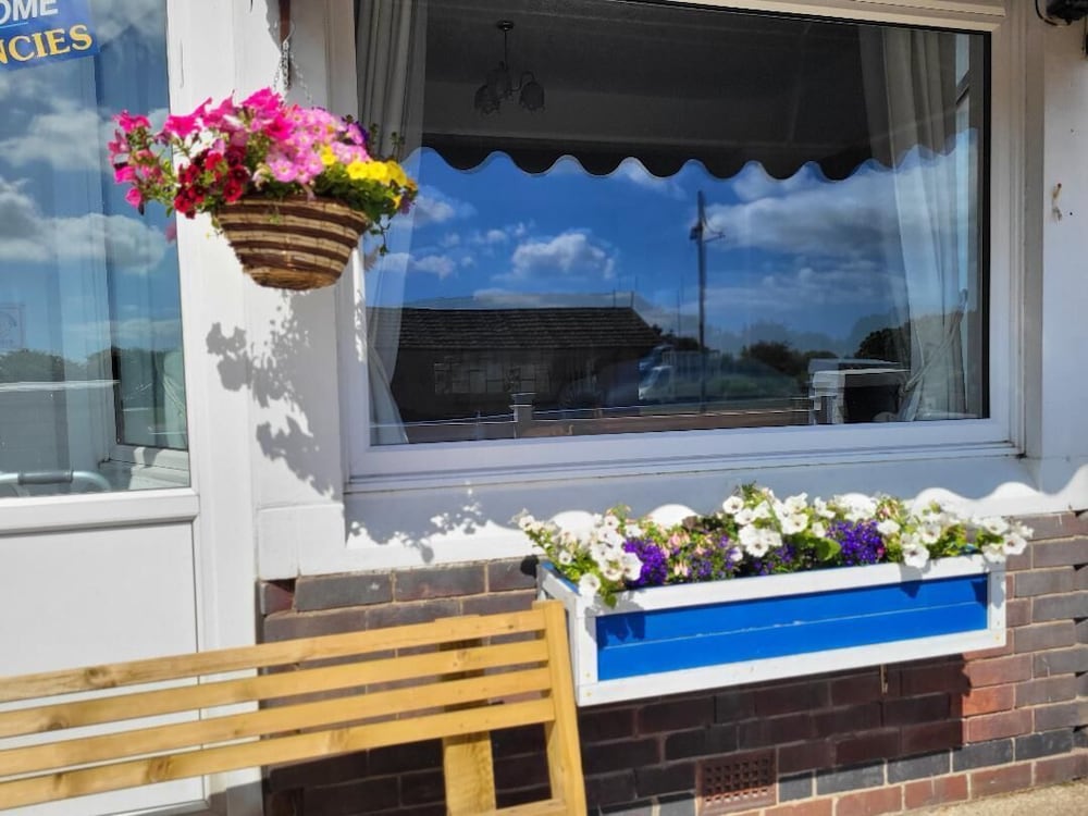 North Parade Seafront Accommodation 2/50