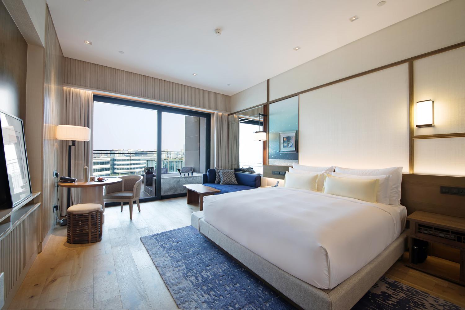 Healing, Executive, King Bed, Queen Bed, Bathtub